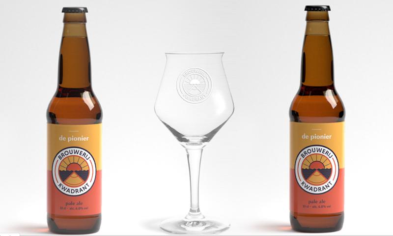 brouwerijkwadrant met De Pionier flesjes en glas